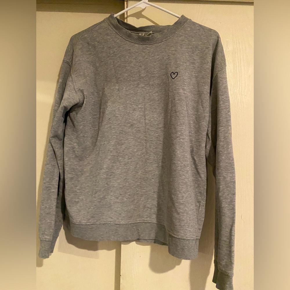 Long Sleeve Gray Sweatshirt